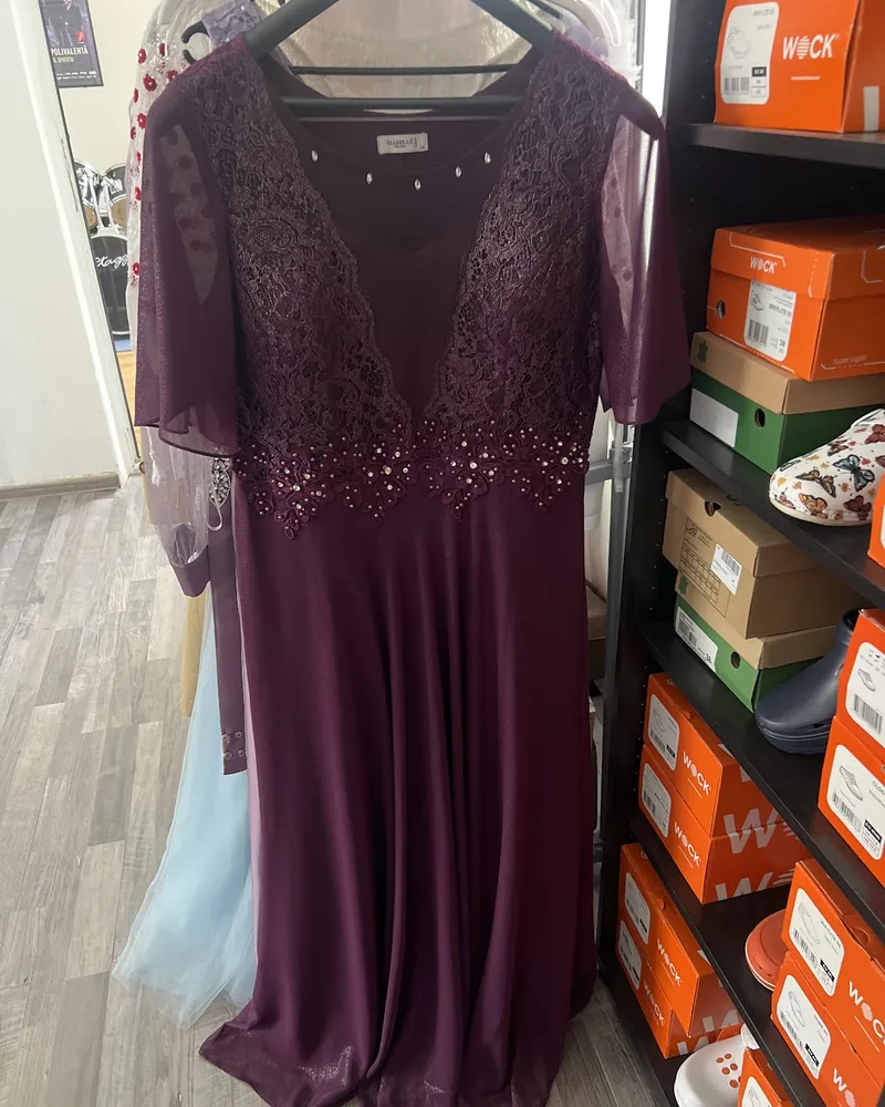 Rochie de seară mov, strâmtată și scurtată în atelierul nostru